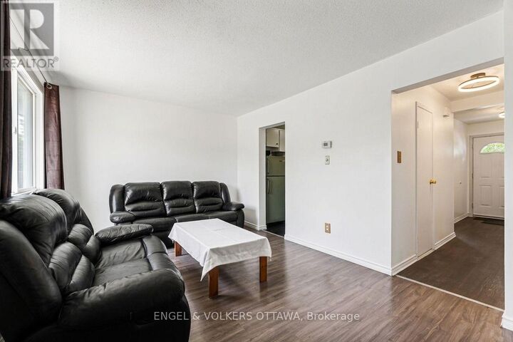 Property Photo:  4557 Dora Crescent  ON K1J 8S5 