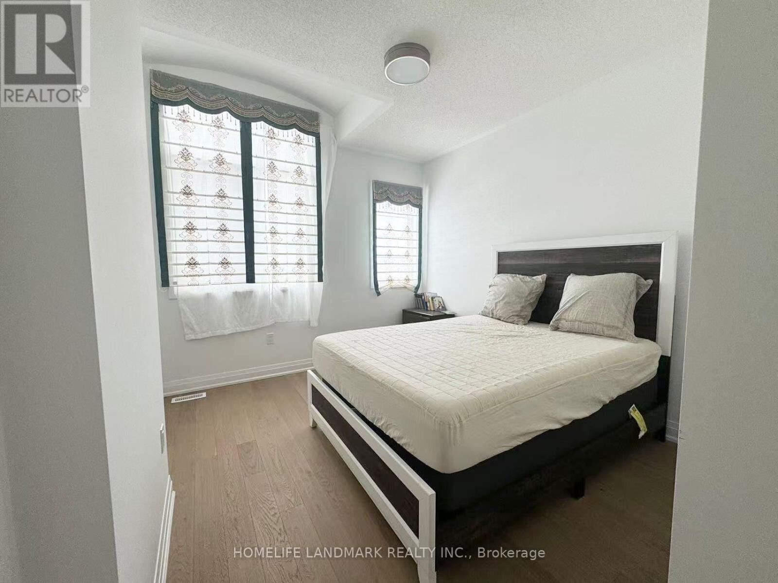 Property Photo:  3036 William Cutmore Boulevard Master  ON L6H 7W8 