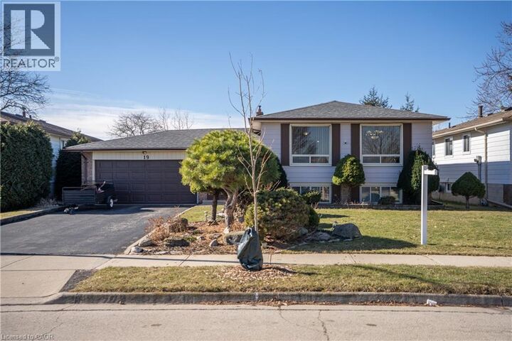 Property Photo:  19 Lynwood Drive  ON L8E 3E7 