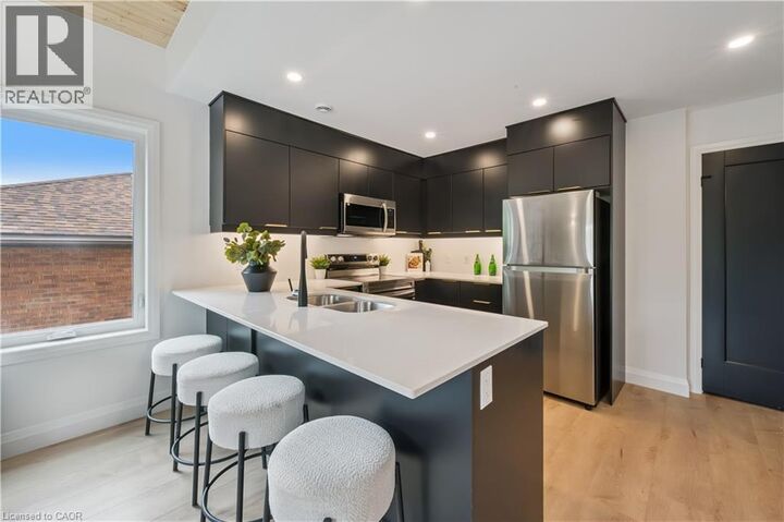 Property Photo:  60 Arlington Boulevard 3  ON N2A 2G9 