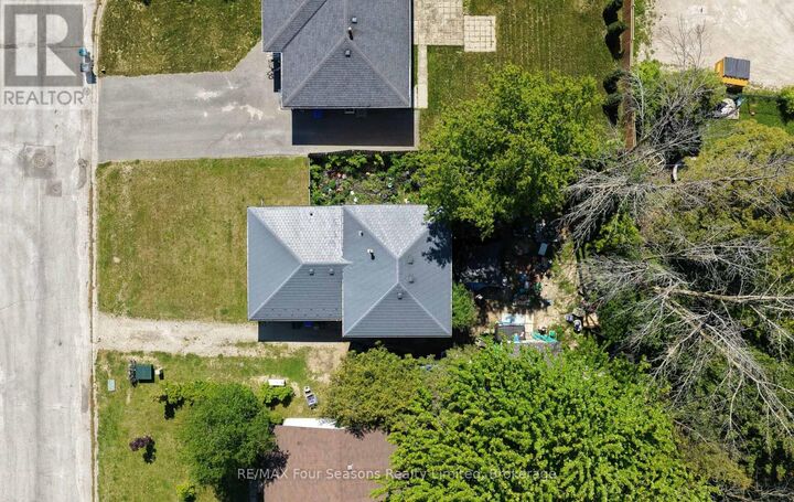 Property Photo: 10 Rhonda Road ON L9Y 4G4