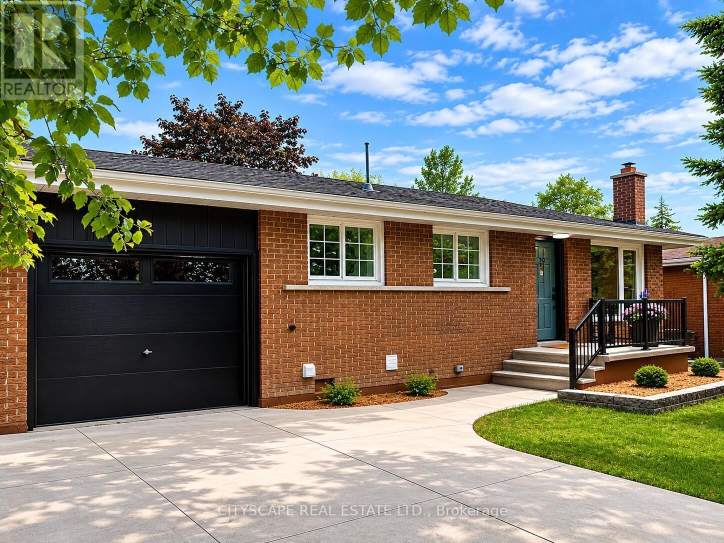 Property Photo:  39 Carousel Avenue  ON L9A 4L7 