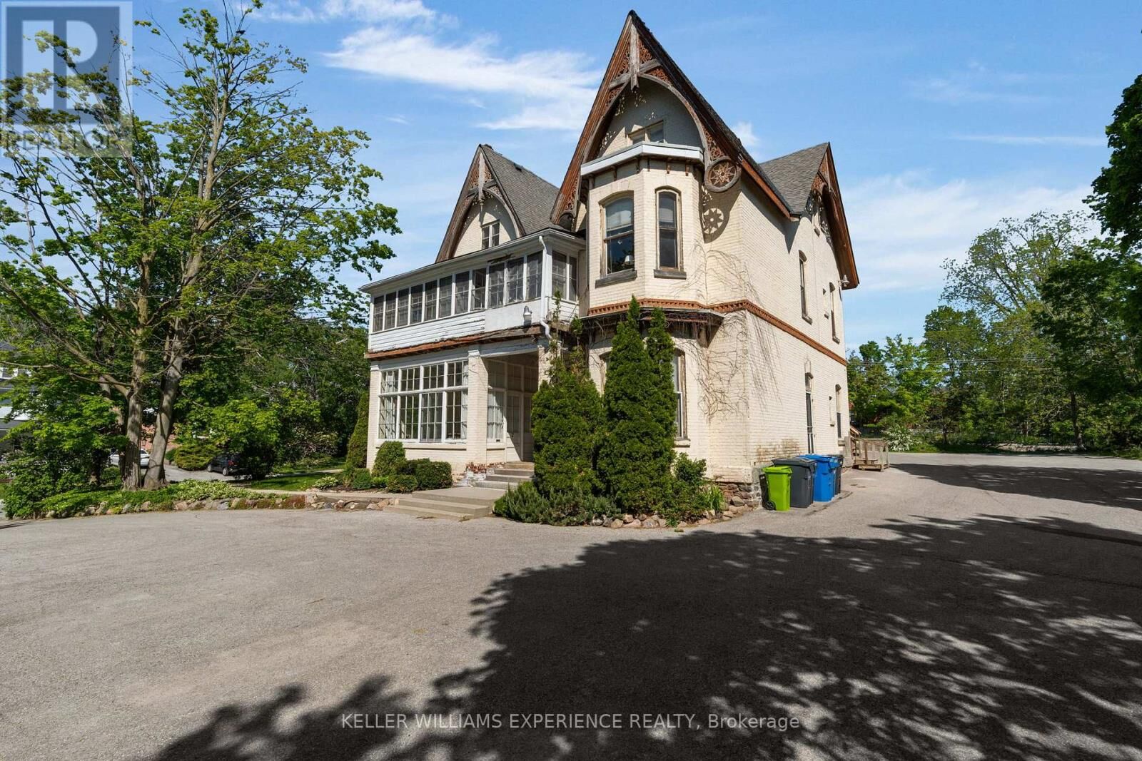 Property Photo:  101 Clapperton Street 5  ON L4M 3G1 