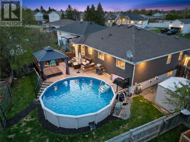 Property Photo:  4343 Chateau Crescent  ON P3P 1Y6 