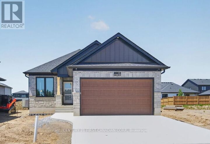 11 Postma Crescent — photo 1