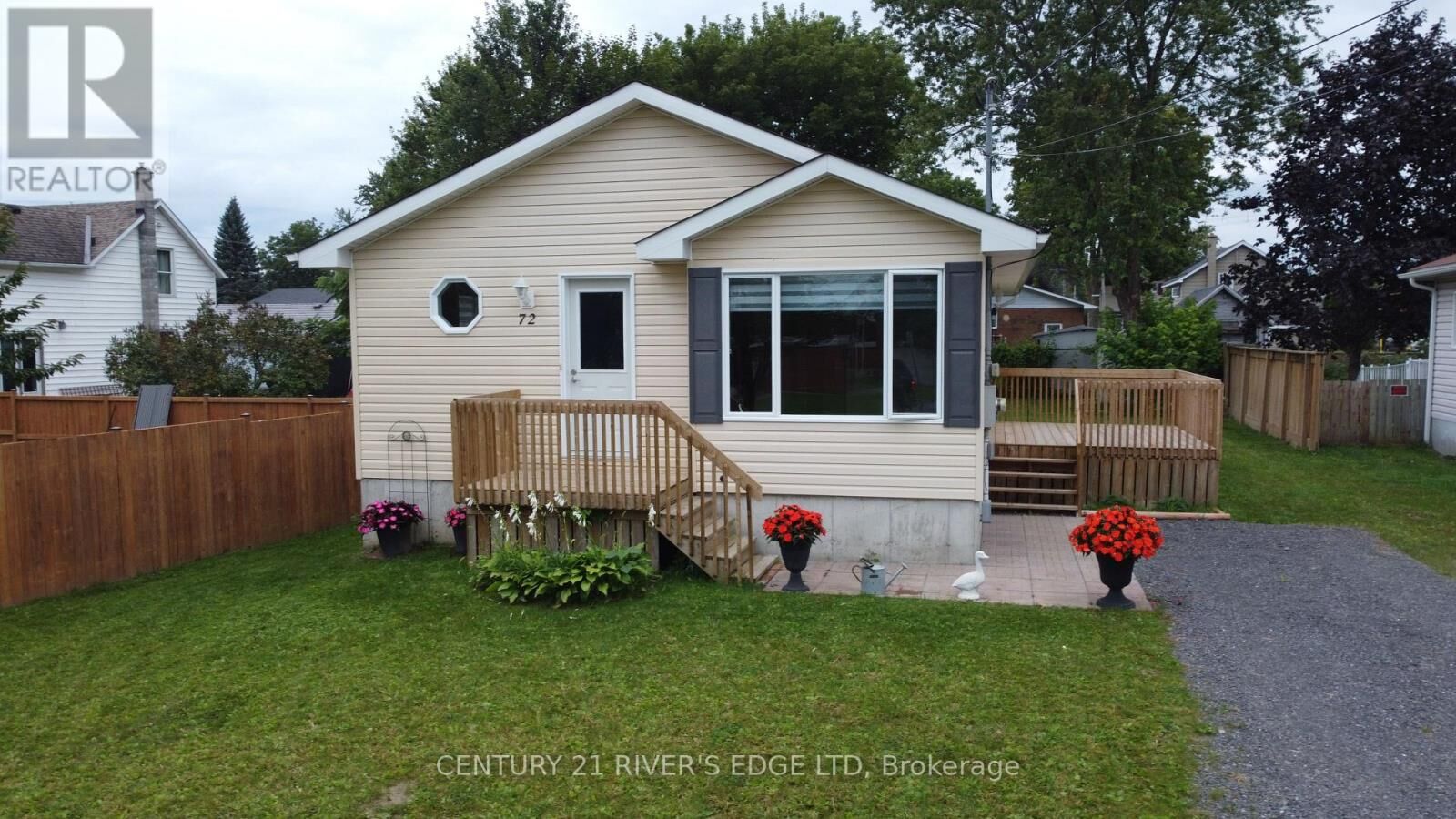 Property Photo: 72 St Lawrence Street ON K0C 1X0