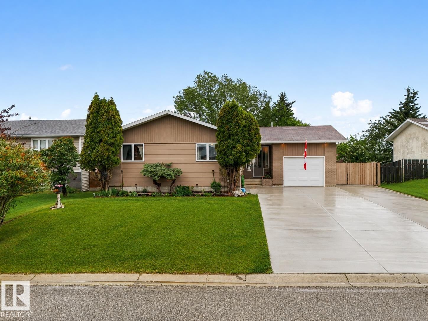 Property Photo:  4125 43A Street  AB T7A 1G4 