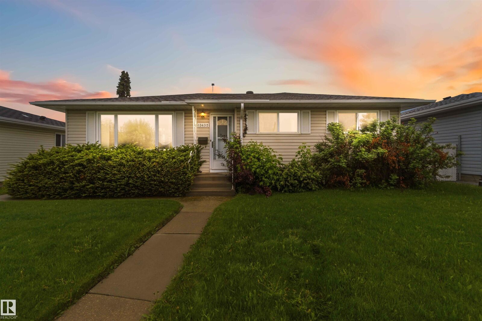Property Photo:  13432 Delwood Road NW  AB T5C 3B8 