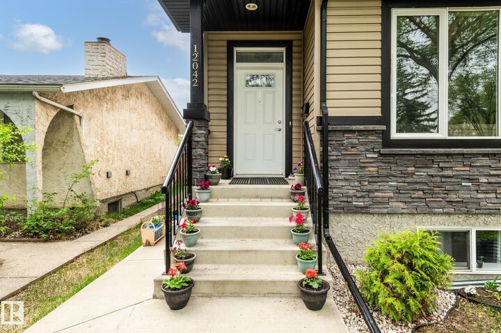 Property Photo:  12042 101 Street NW 1  AB T5G 2C1 
