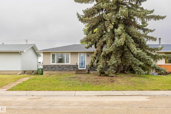 Photo de la propriété:  9908 99 Street  AB T8R 1G5 