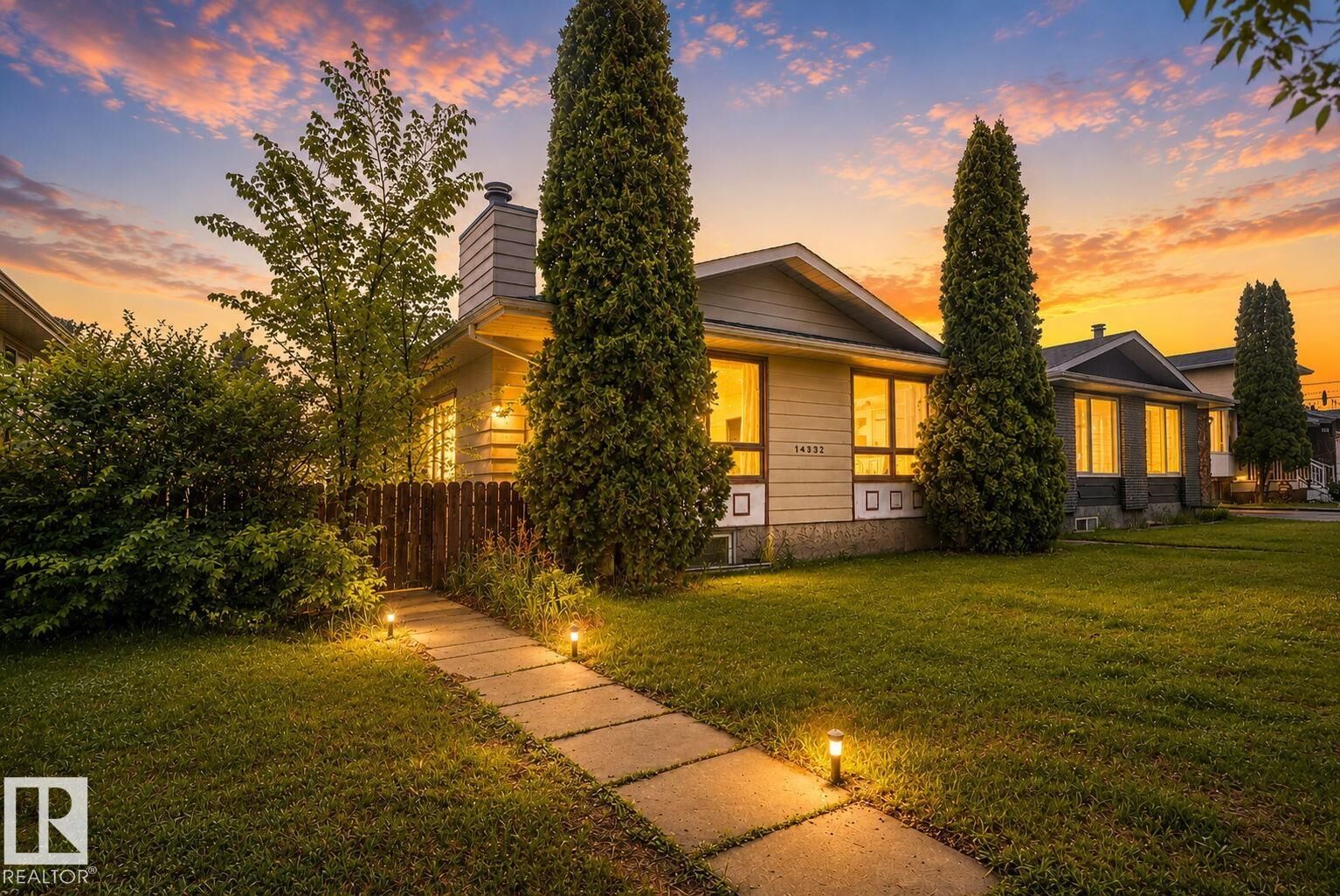 Photo de la propriété:  14332 121 Street NW  AB T5X 3P7 