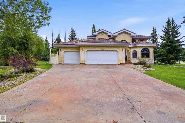 Property Photo: 521 Estate Drive AB T8B 1M2
