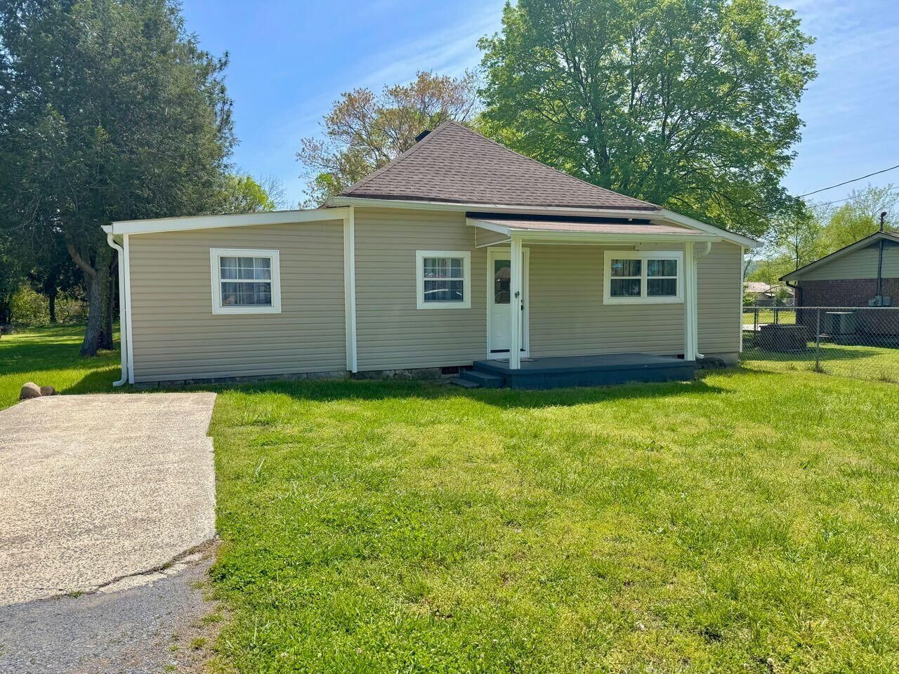 Property Photo:  210 6th Street  TN 37338 