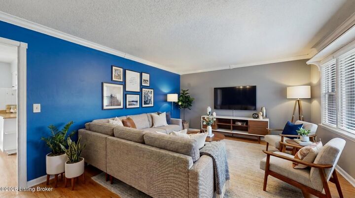 Property Photo:  6201 Cutter Dr  KY 40218 