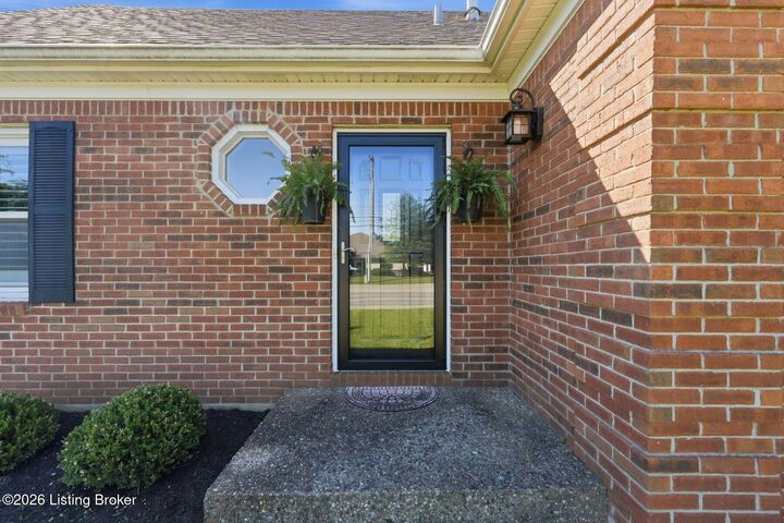 Property Photo:  4246 Westport Rd  KY 40207 