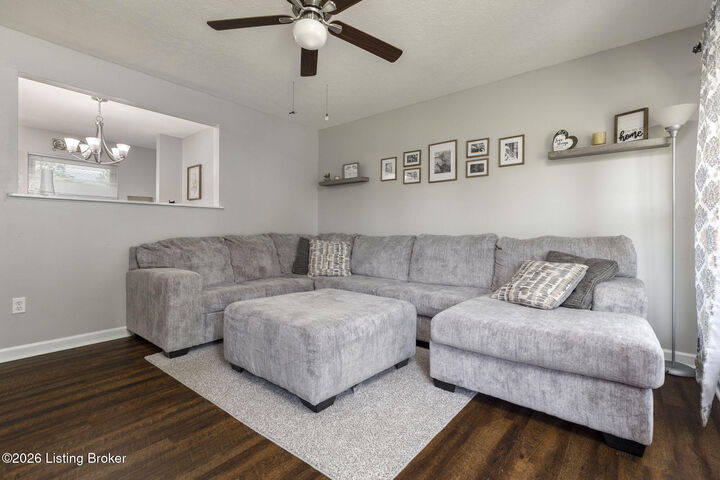 Property Photo:  5904 Paul Revere Ct  KY 40229 