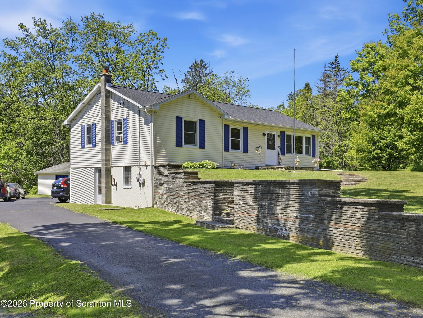 Property Photo:  1237 Heart Lake Road  PA 18433 