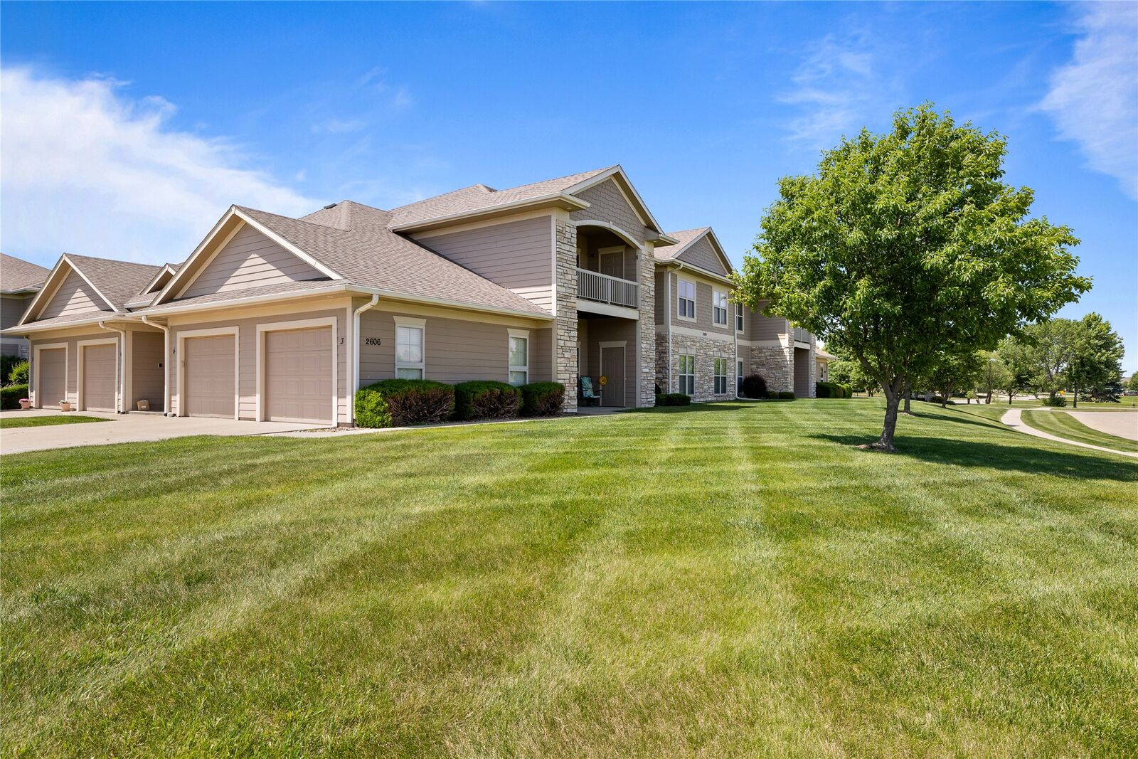 Property Photo: 2606 NE Oak Drive 4 IA 50021