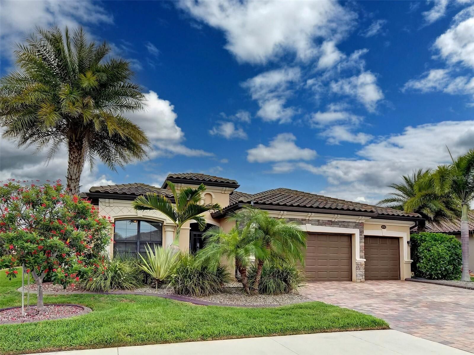 Property Photo:  20745 Granlago Drive  FL 34293 