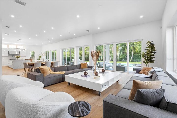 Property Photo: 3208 W Lawn Avenue FL 33611