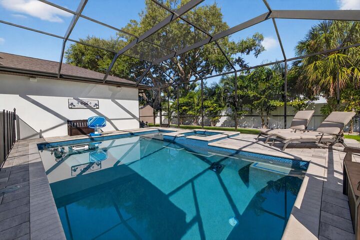 Property Photo: 4015 W Zelar Street FL 33629