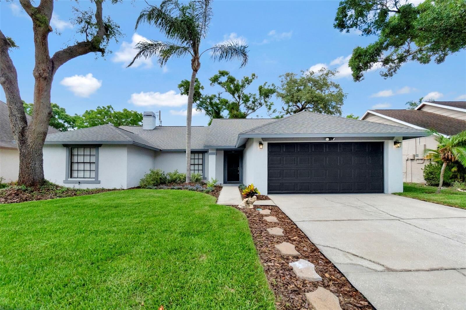 Property Photo: 15026 Redcliff Drive FL 33625