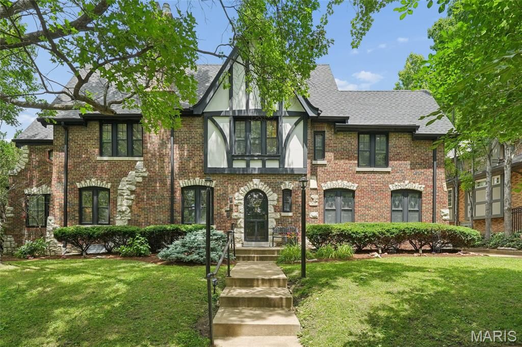 Property Photo:  7407 York Drive  MO 63105 