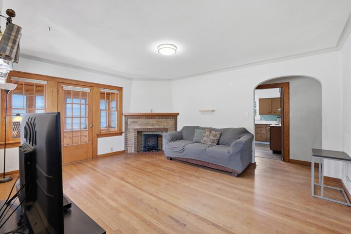 Property Photo:  418 E Racine St  WI 53549 