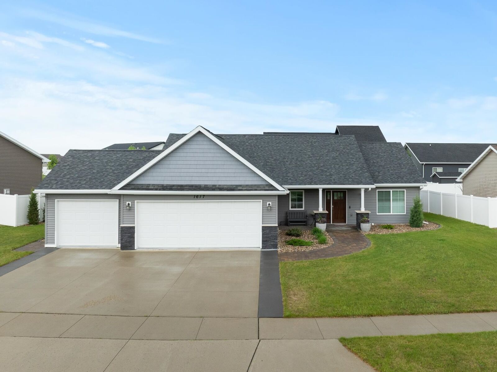 Property Photo:  1617 SE Valley Bluffs Dr  ND 58701 