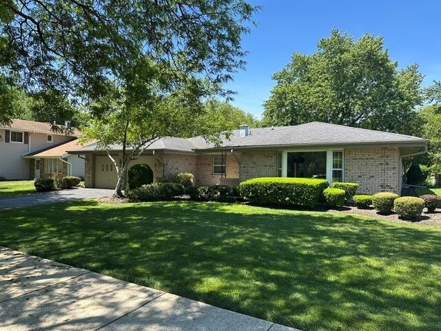 Property Photo:  214 S Walnut Lane  IL 60193 