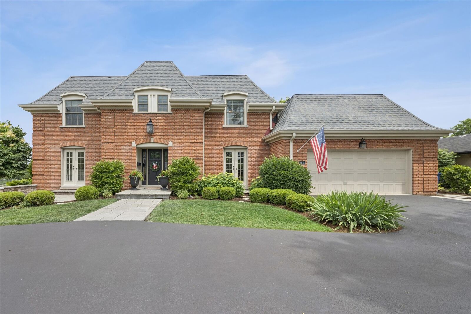 Property Photo:  