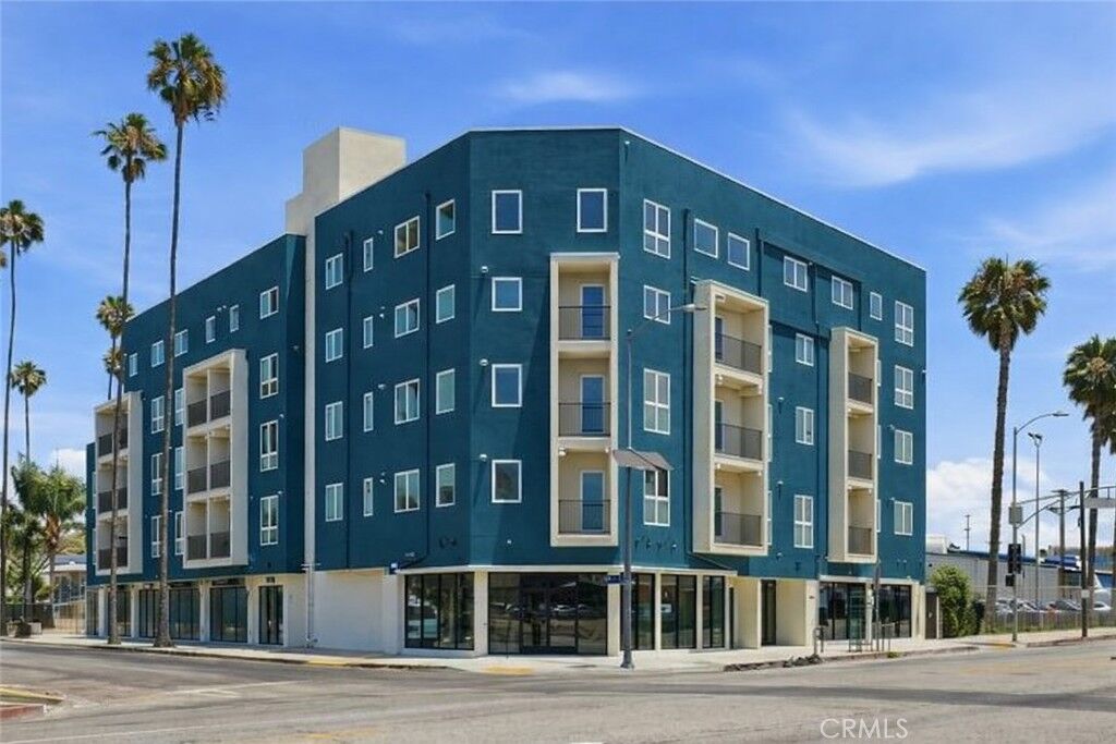 Property Photo: 1818 S Norton Avenue 206 CA 90018