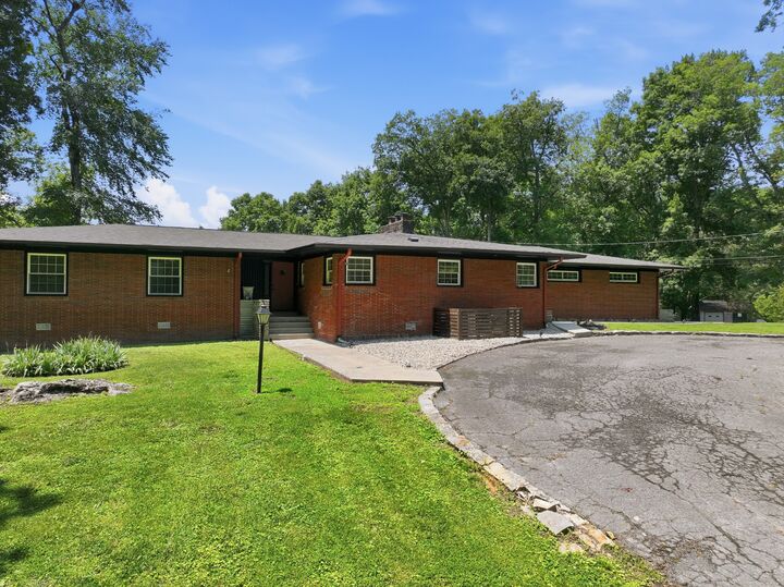 Property Photo:  412 S Valley Rd  TN 37160 