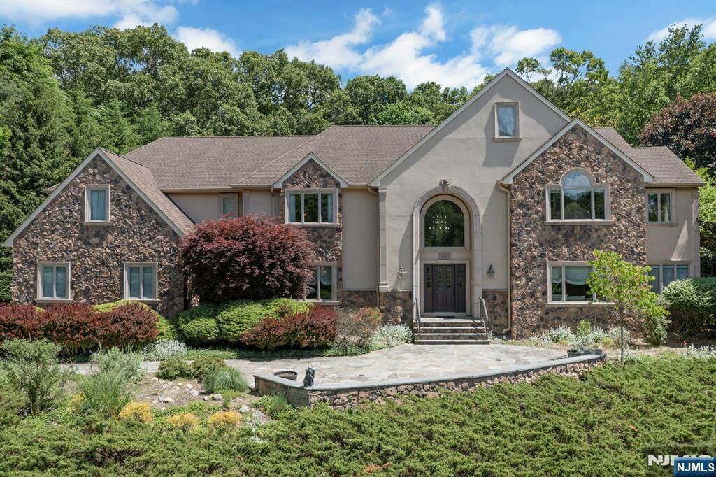 Property Photo:  309 Skyridge Road  NJ 07417 
