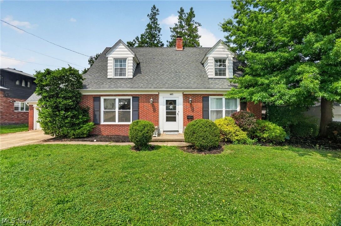 Property Photo: 683 E Ford Avenue OH 44203