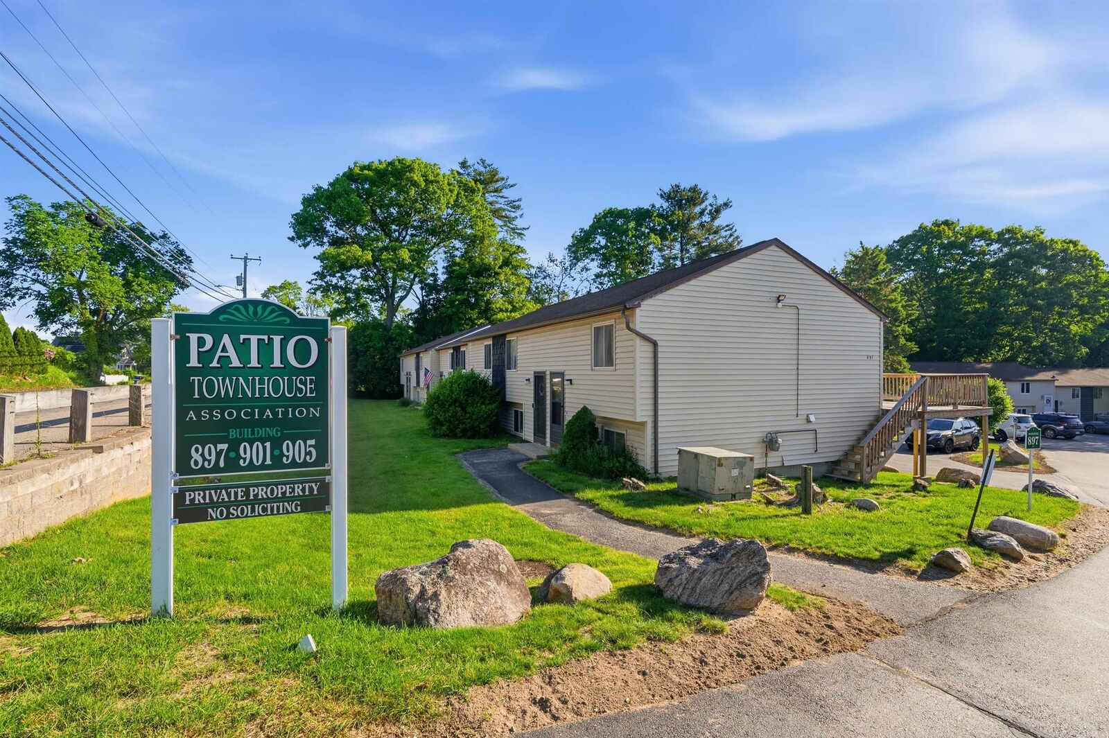 Property Photo: 897 Mammoth Road NH 03104