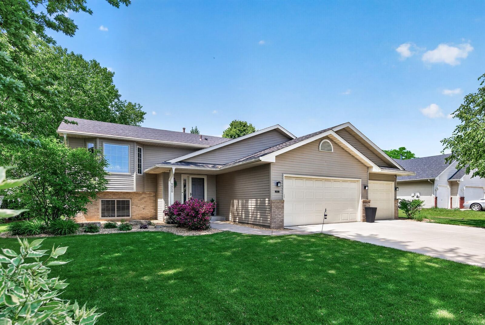 Property Photo:  9850 Wynstone Drive  MN 55125 