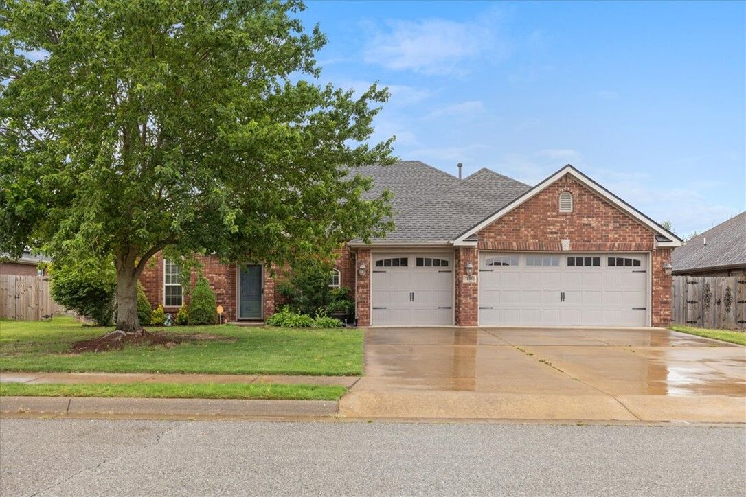 Property Photo:  201 Monroe Street  AR 72719 