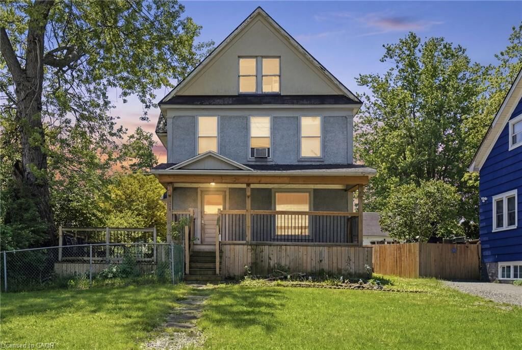 Property Photo:  176 Bertie Street  ON L2A 1Z1 