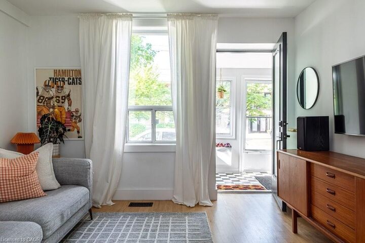 Property Photo:  163 Ferrie Street E  ON L8L 3T4 