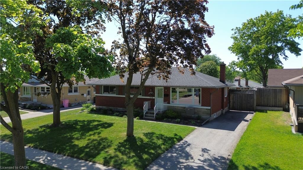 Property Photo:  26 Woodhaven Road  ON N2C 1T6 