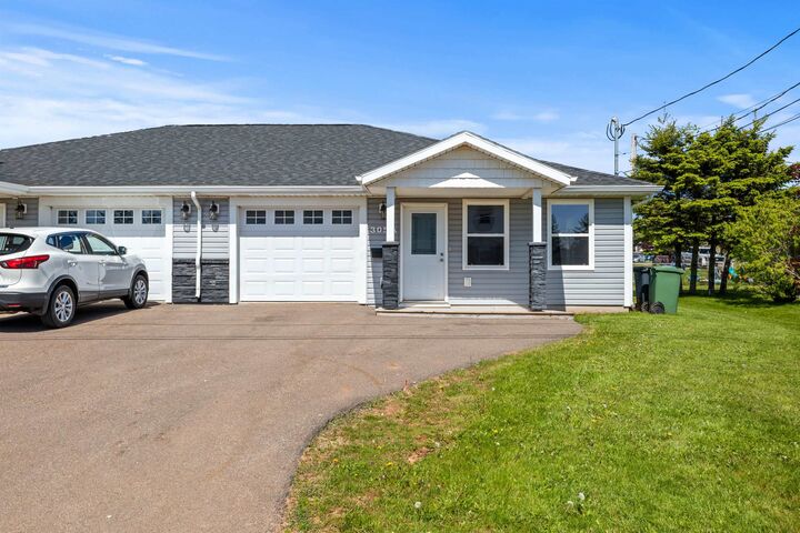 Property Photo:  305 Jennifer Street  PE C1N 6B6 