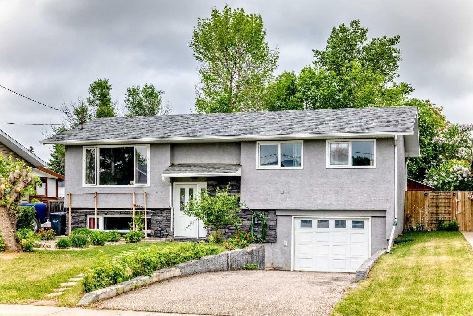 Property Photo:  1652 Boutellier Close  AB T0M 1R0 