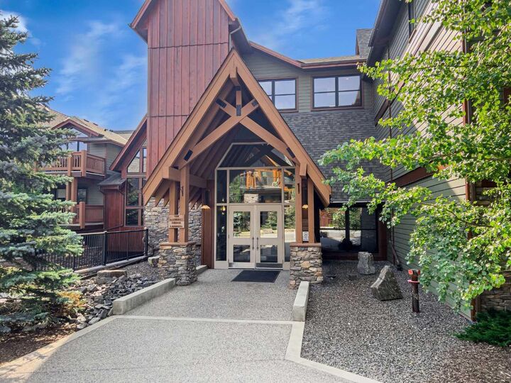 Photo de la propriété:  106 Stewart Creek Landing 218  AB T1W 0G6 