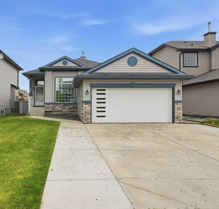 Property Photo: 209 Oakmere Close AB T1X 1L1