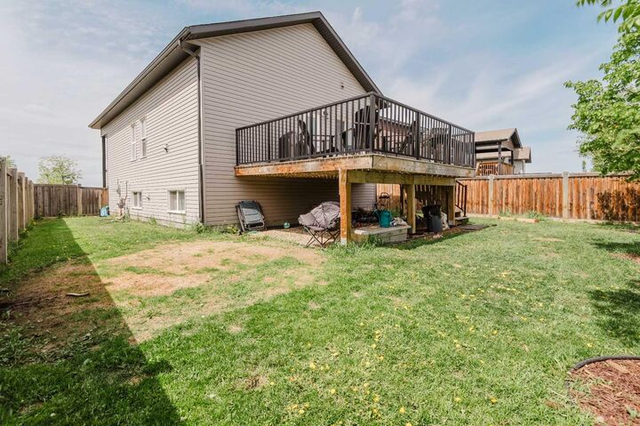Photo de la propriété: A & B, 12429 103B Street A &Amp B AB T8V 2R1