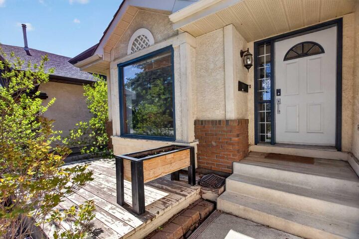 Property Photo:  60 Scandia Hill NW  AB T3L 1T8 