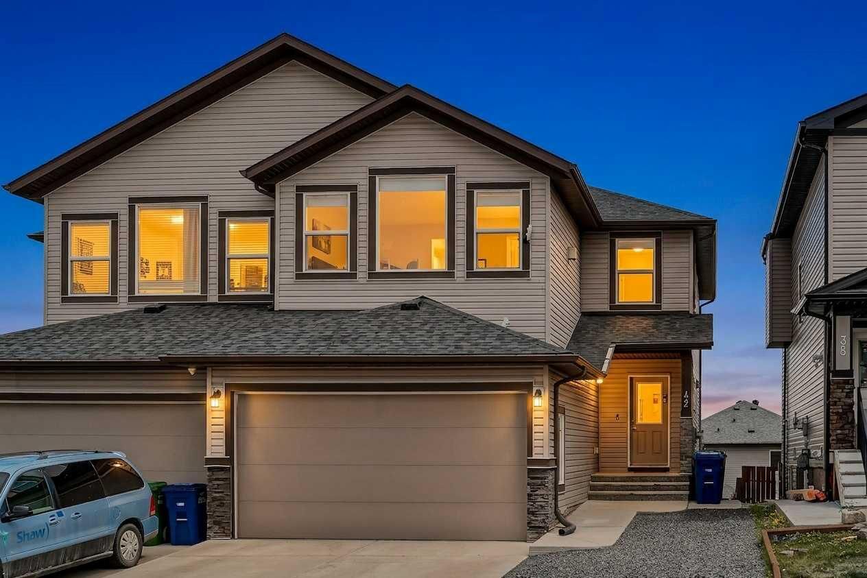 Property Photo:  42 Baysprings Way SW  AB T4B 4C4 