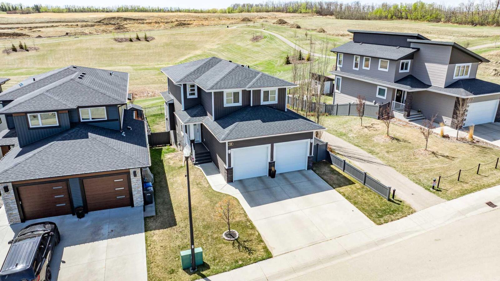Property Photo:  19 Vanveller Way  AB T4S 0M4 