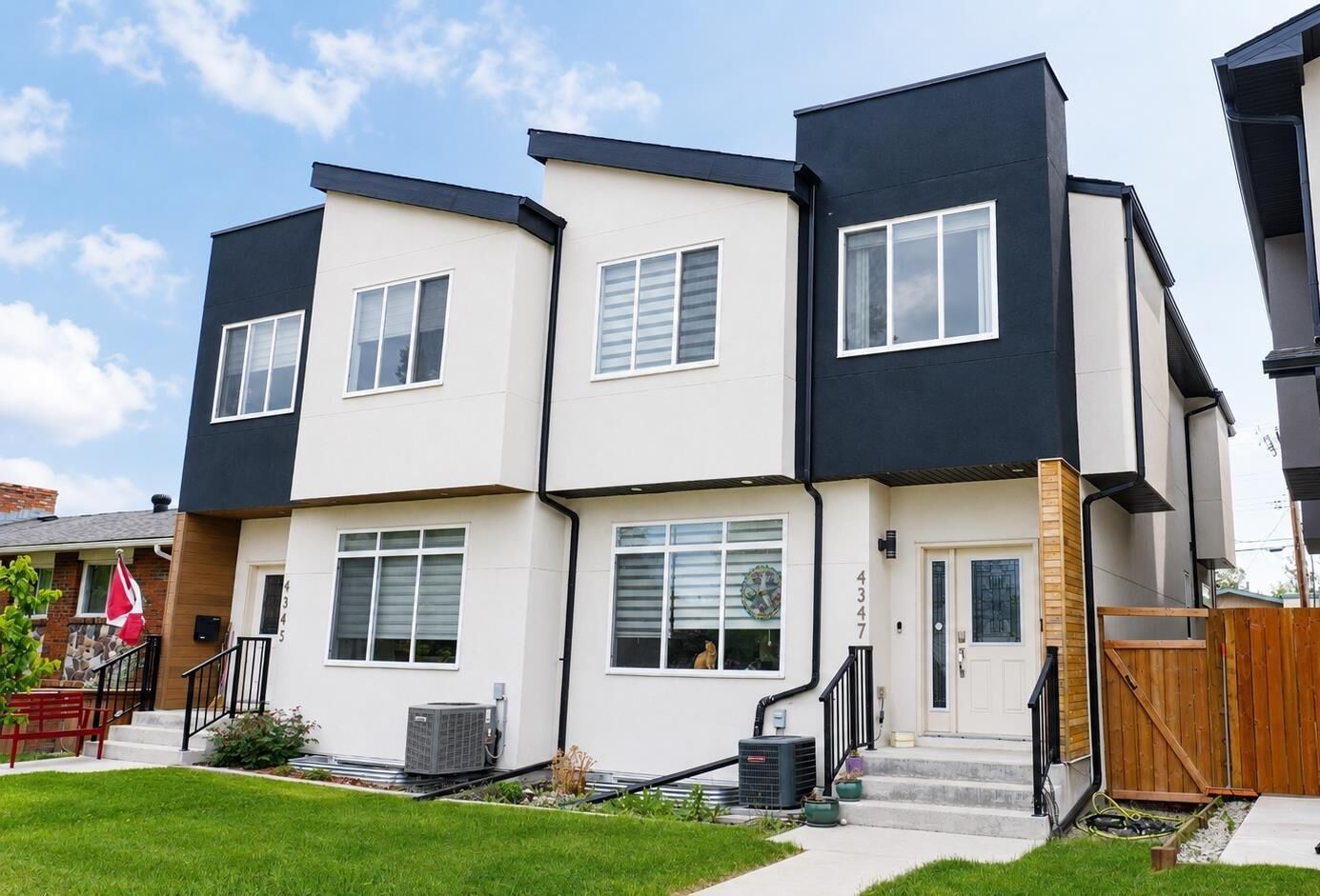 Property Photo:  4347 72 Street NW  AB T3B 2L1 